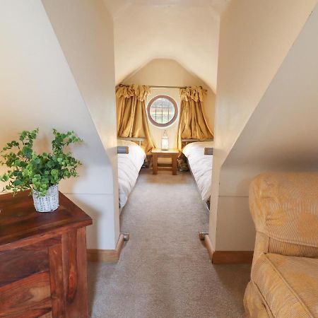 Honeysuckle Farmhouse Тарпорли Екстериор снимка