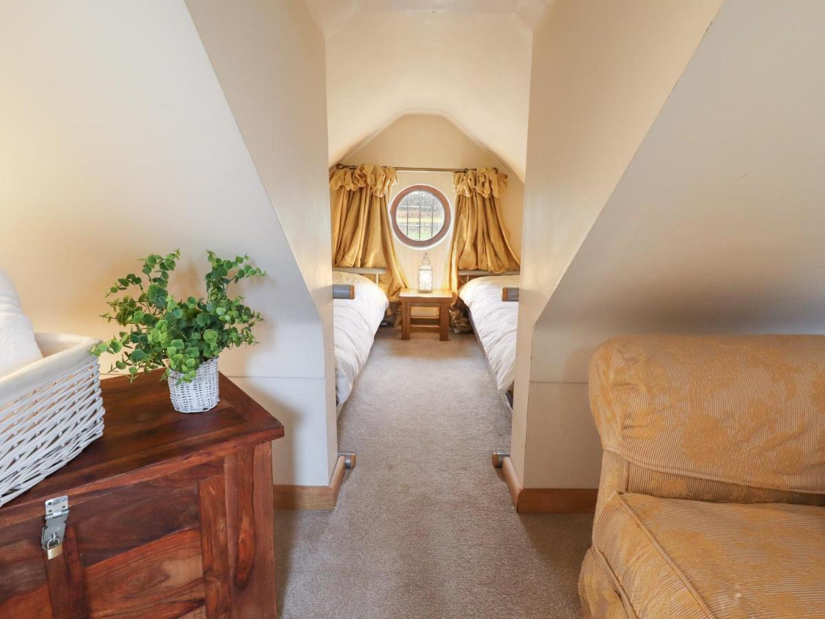 Honeysuckle Farmhouse Тарпорли Екстериор снимка