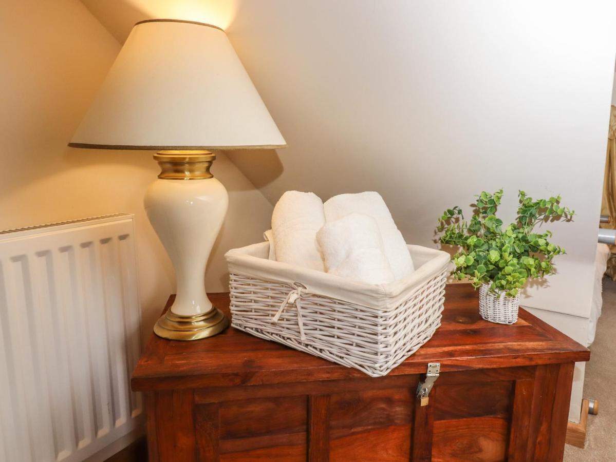 Honeysuckle Farmhouse Тарпорли Екстериор снимка