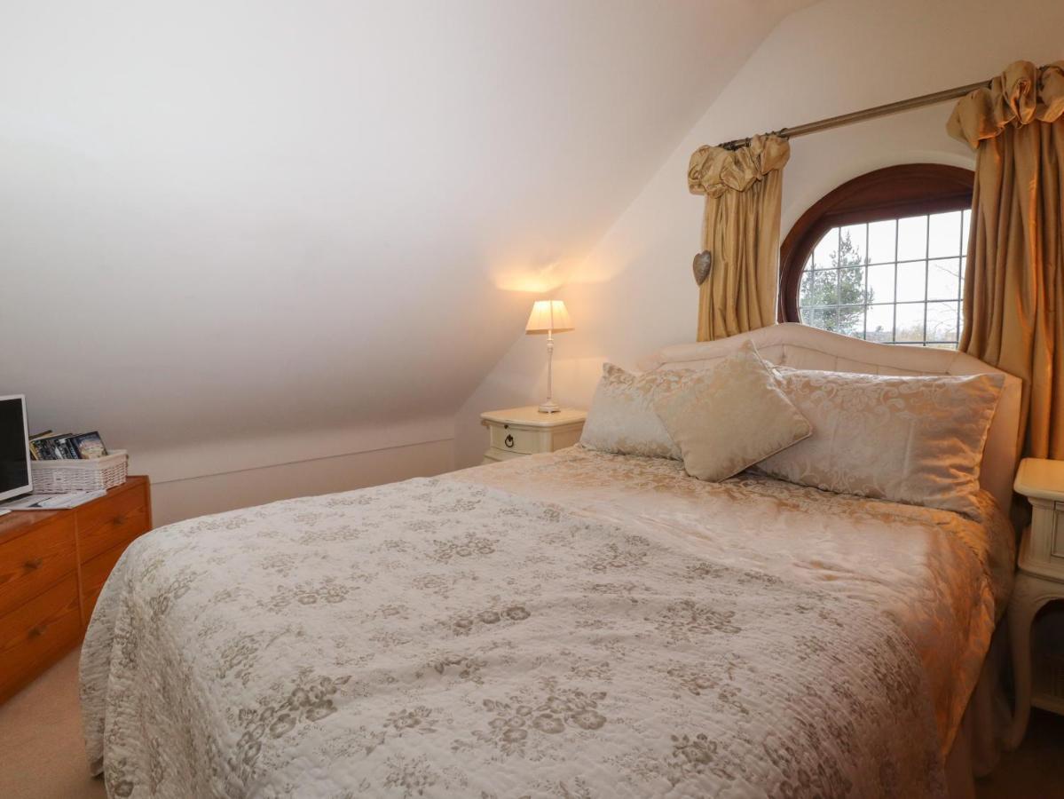Honeysuckle Farmhouse Тарпорли Екстериор снимка