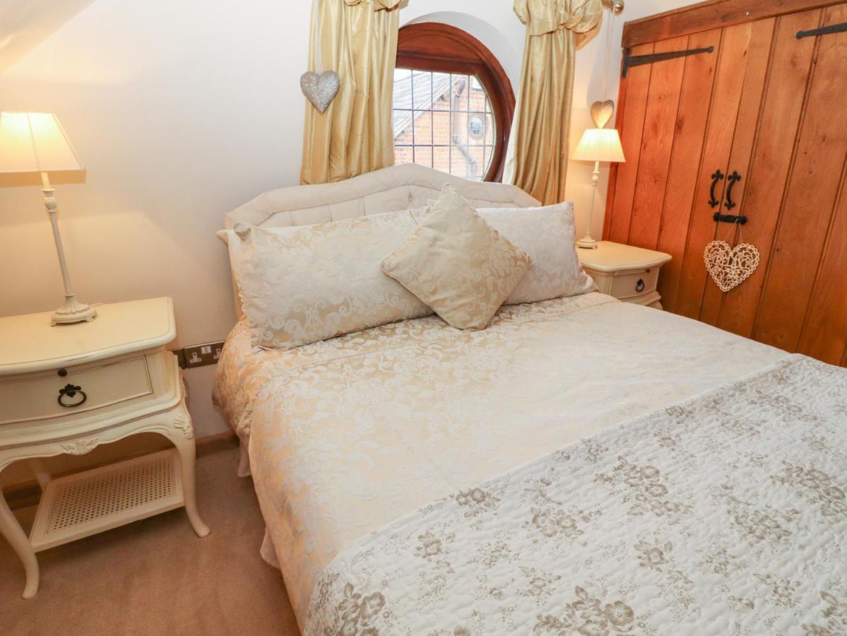 Honeysuckle Farmhouse Тарпорли Екстериор снимка